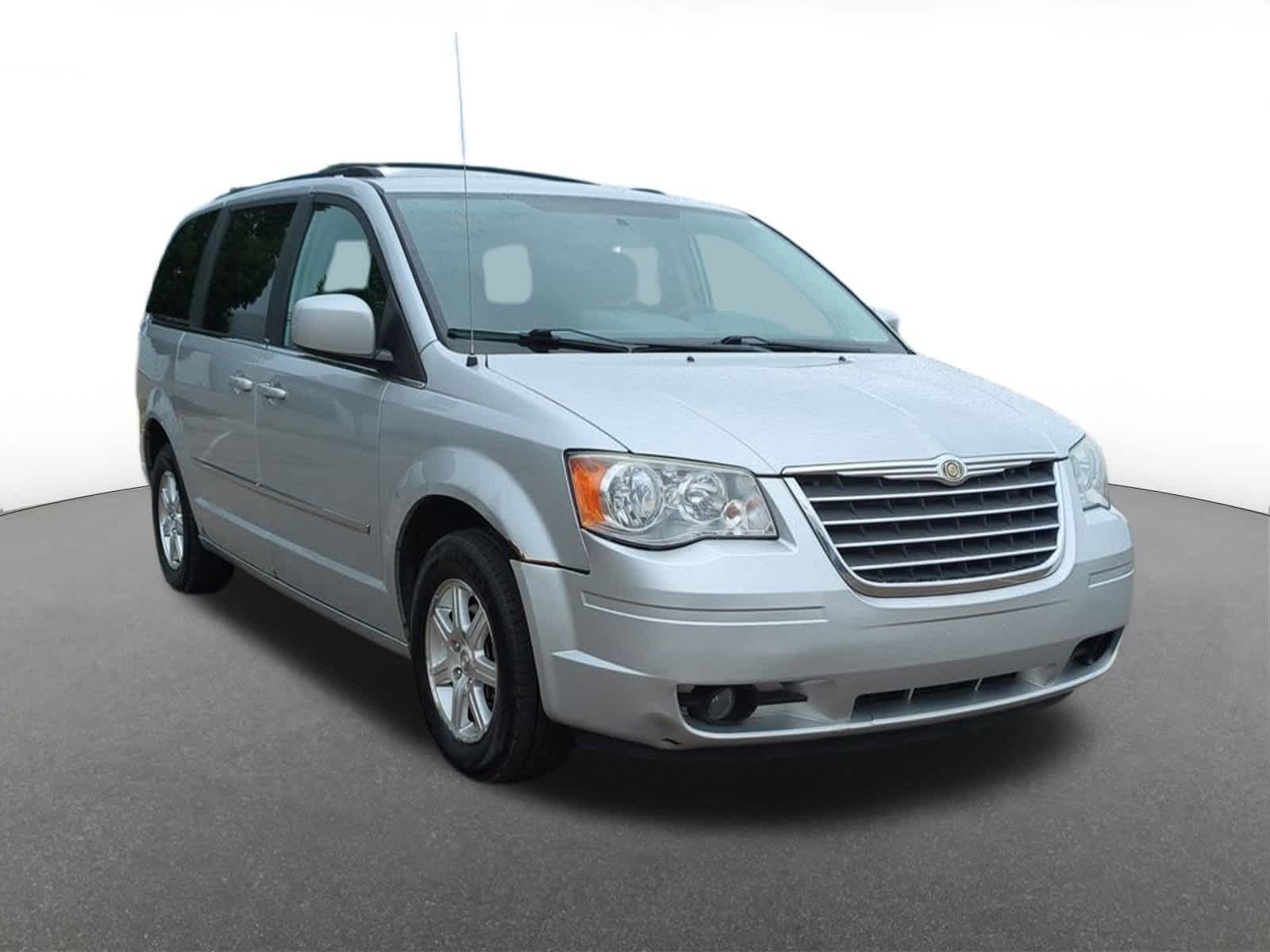 Thumbnail: 2009 Chrysler Town & Country - 8