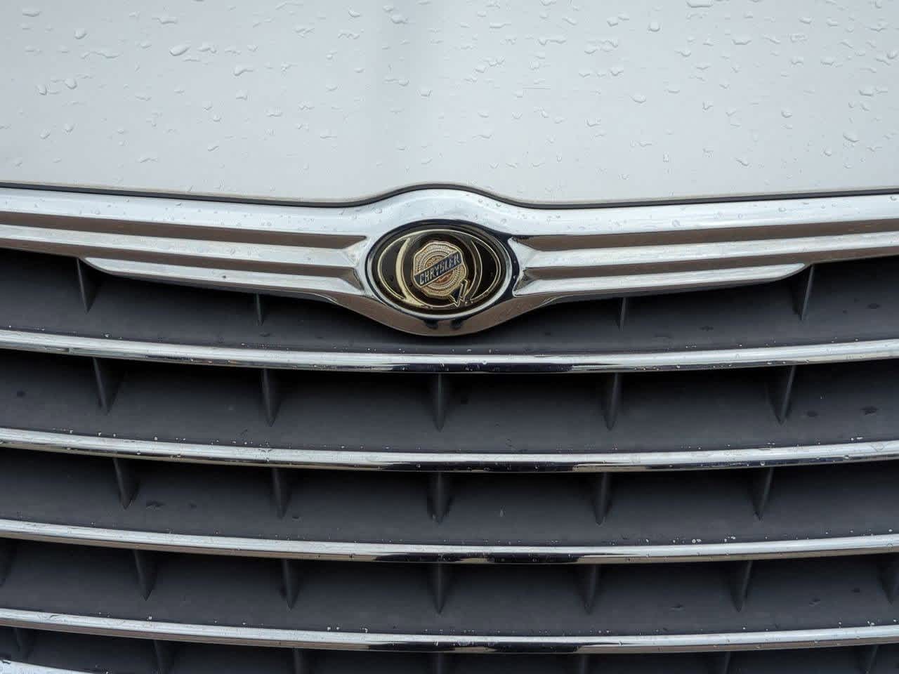 Thumbnail: 2009 Chrysler Town & Country - 11