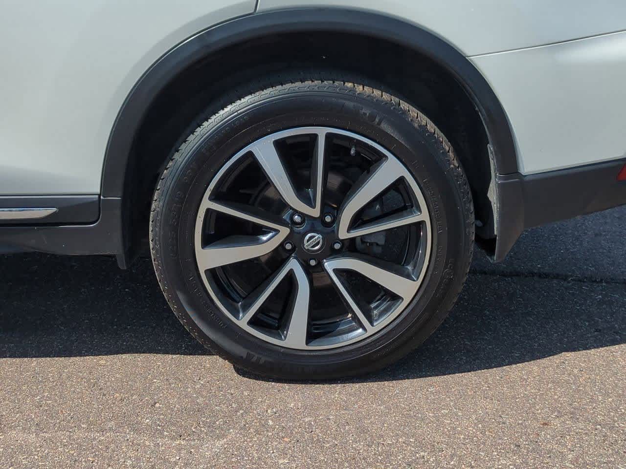 Thumbnail: 2020 Nissan Rogue - 13