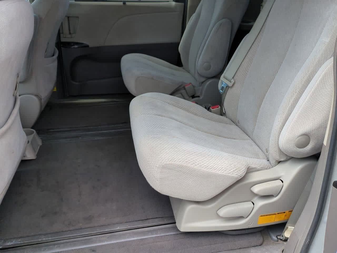 Thumbnail: 2011 Toyota Sienna - 17