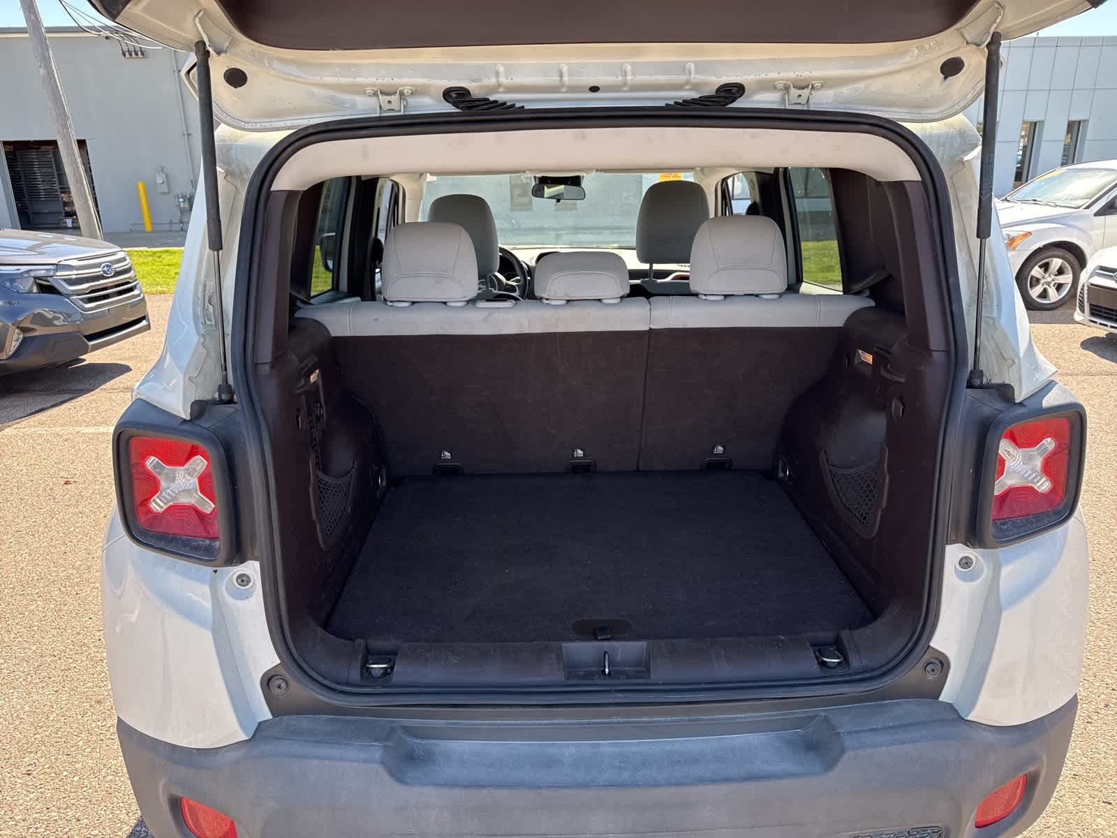 Thumbnail: 2016 Jeep Renegade - 14