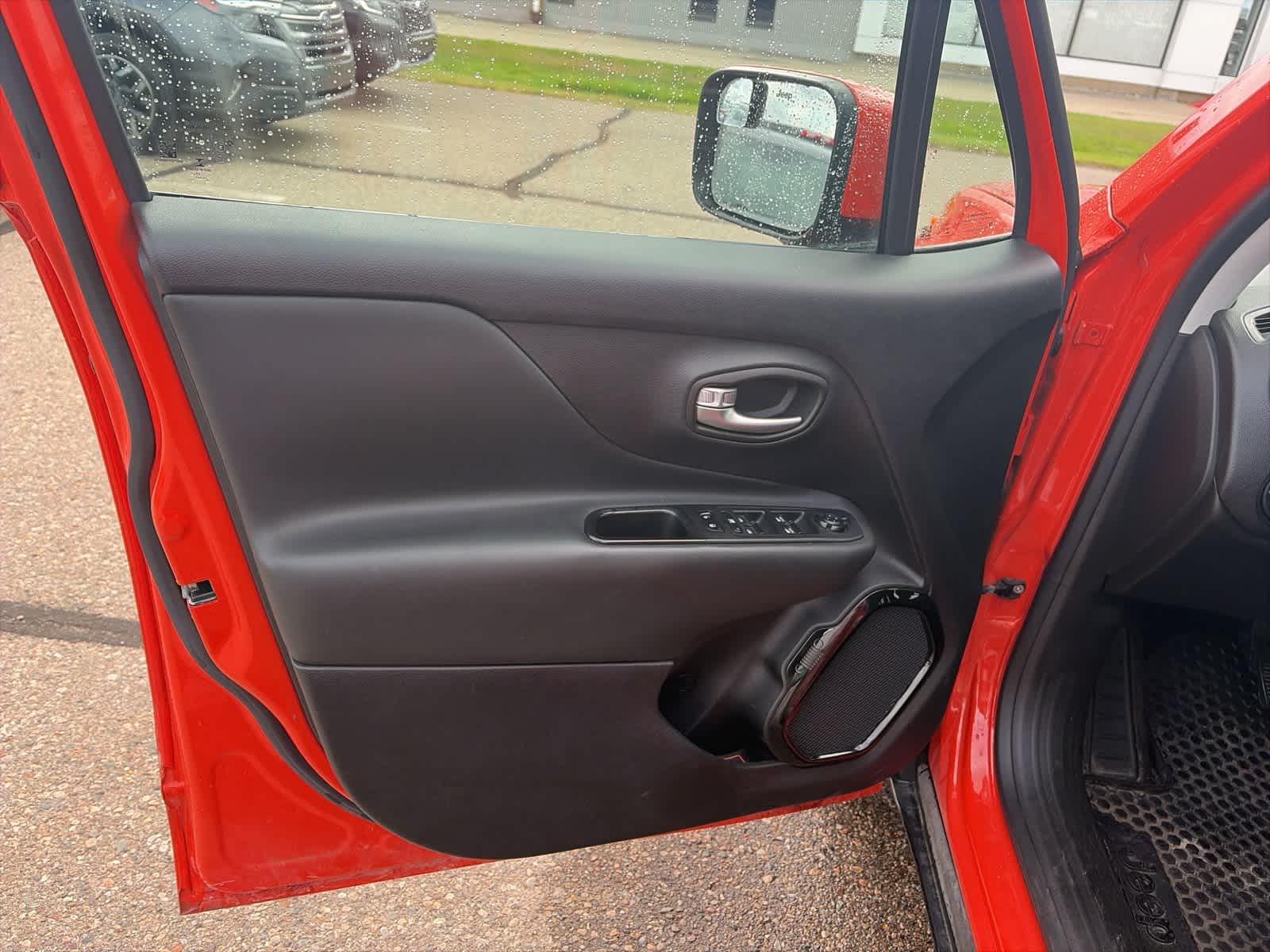 Thumbnail: 2018 Jeep Renegade - 17