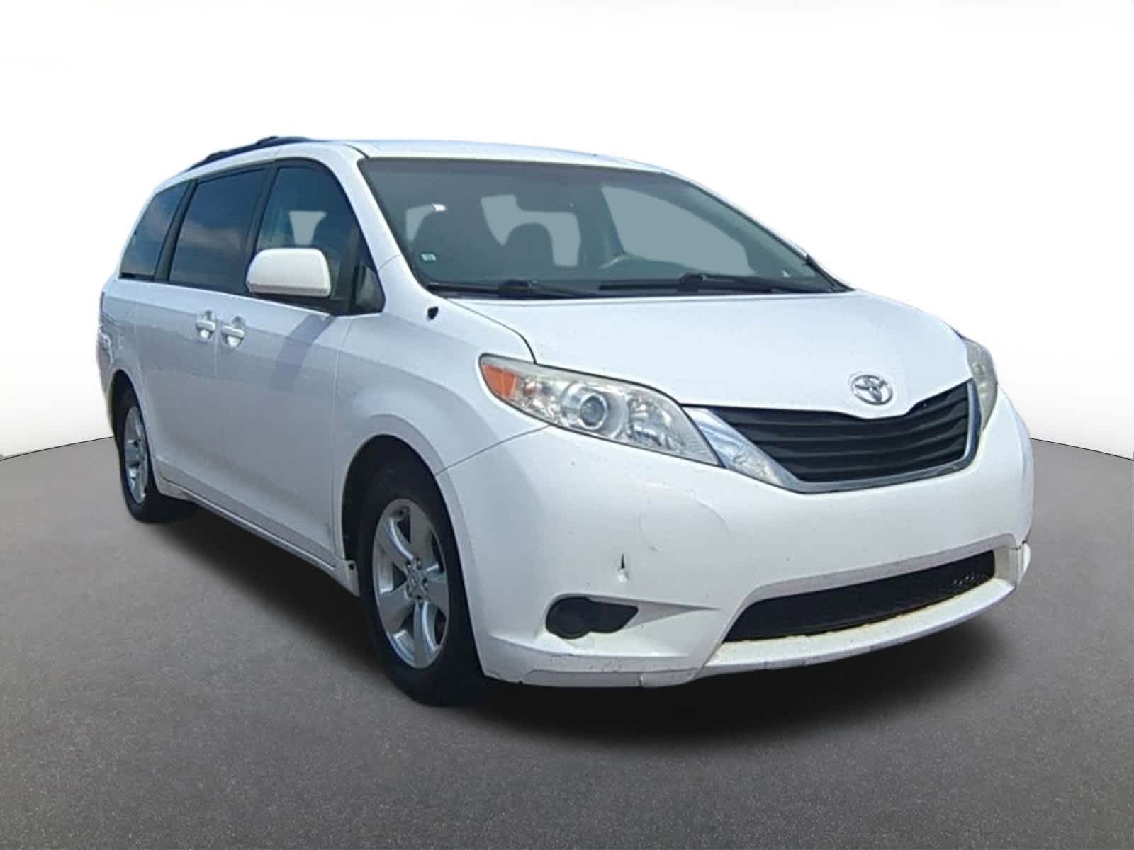 Thumbnail: 2011 Toyota Sienna - 8