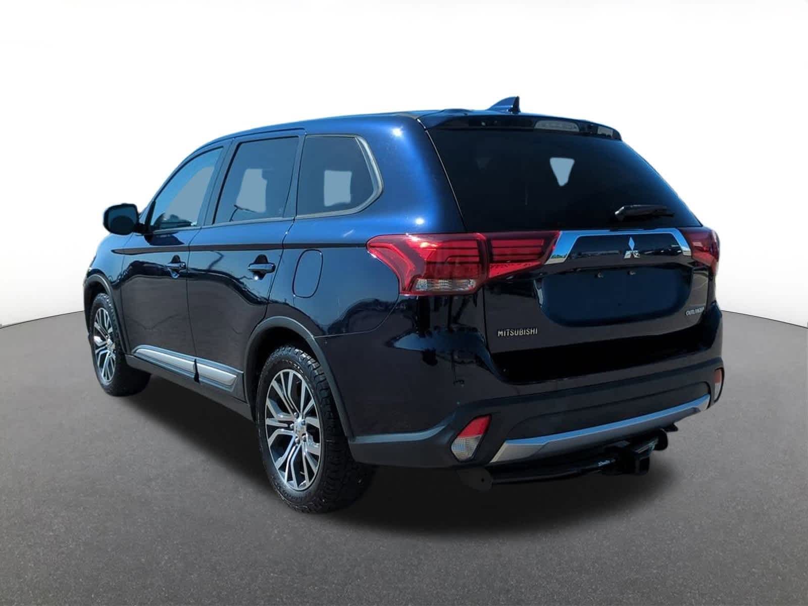 Thumbnail: 2018 Mitsubishi Outlander - 4
