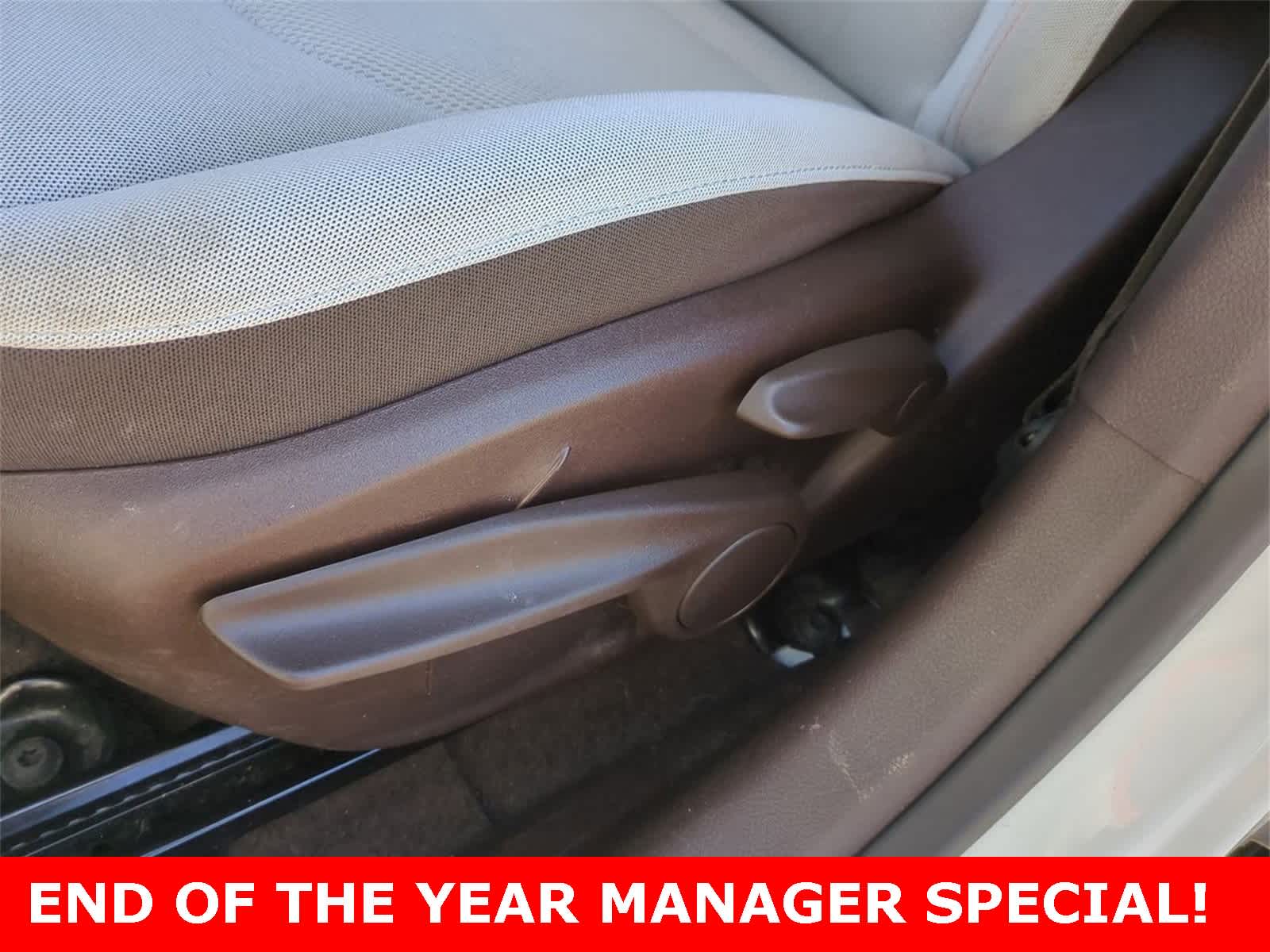 Thumbnail: 2016 Jeep Renegade - 16