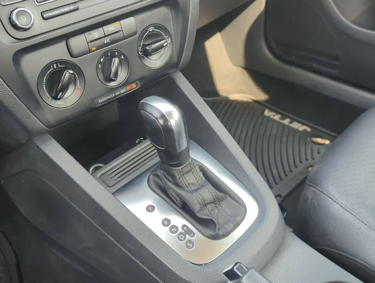 Thumbnail: 2014 Volkswagen Jetta - 25
