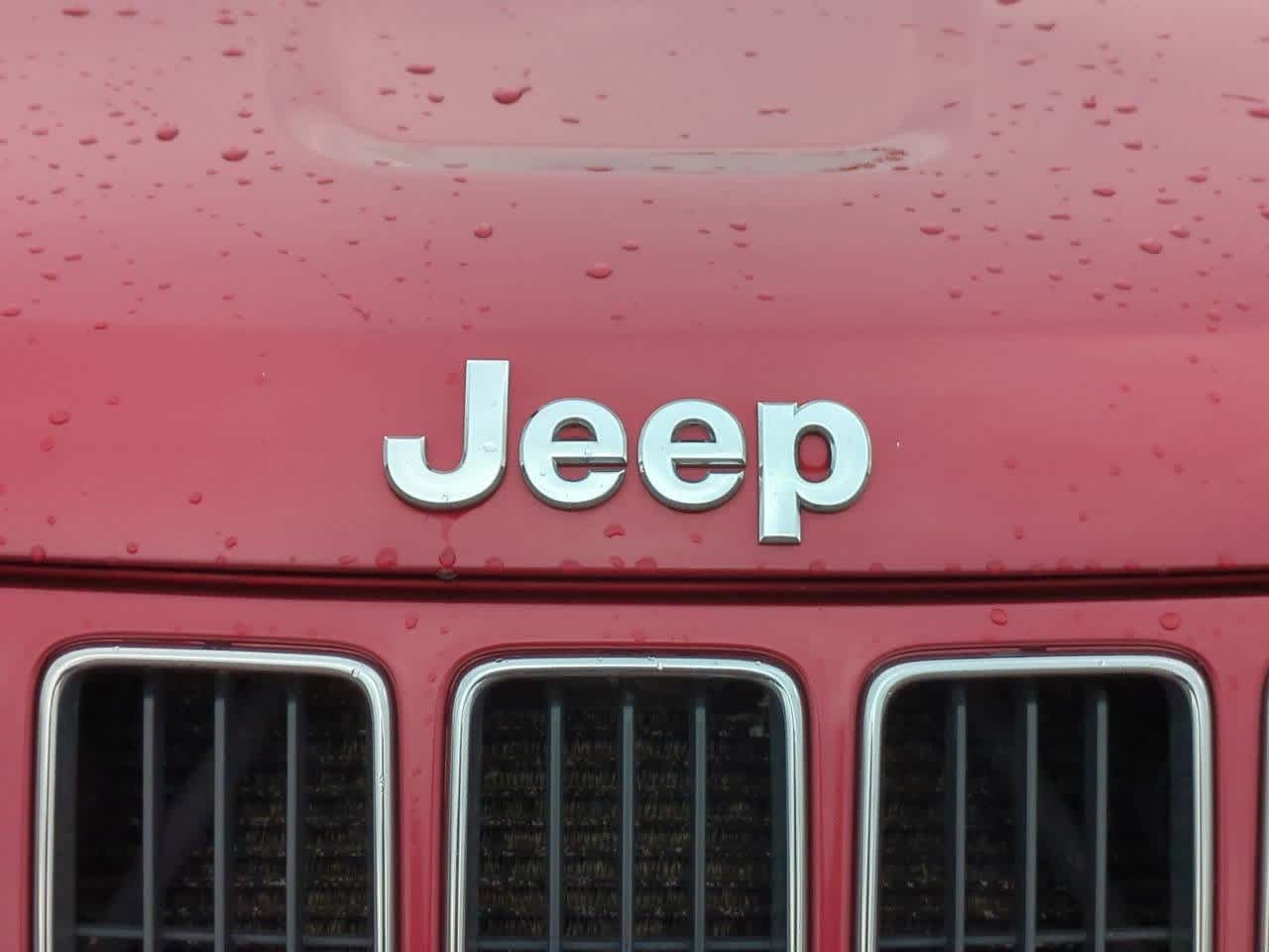 Thumbnail: 2015 Jeep Grand Cherokee - 11