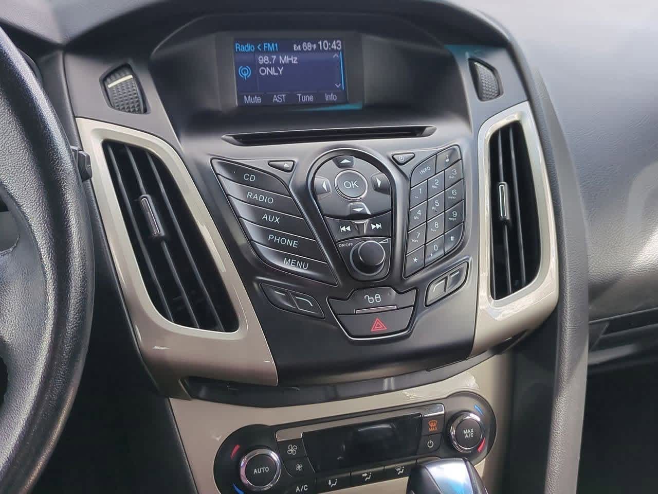 Thumbnail: 2012 Ford Focus - 26