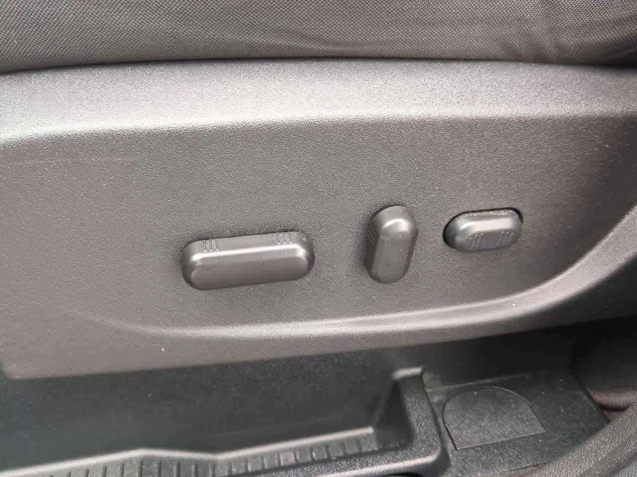 Thumbnail: 2017 Ford Escape - 16