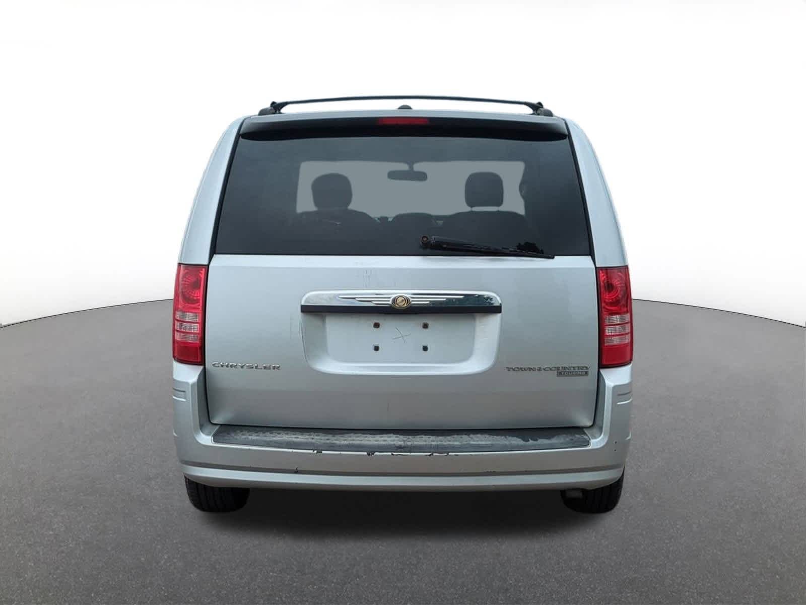 Thumbnail: 2009 Chrysler Town & Country - 5