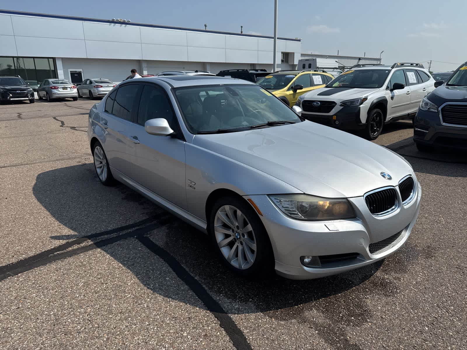 Thumbnail: 2011 BMW 3 Series - 4