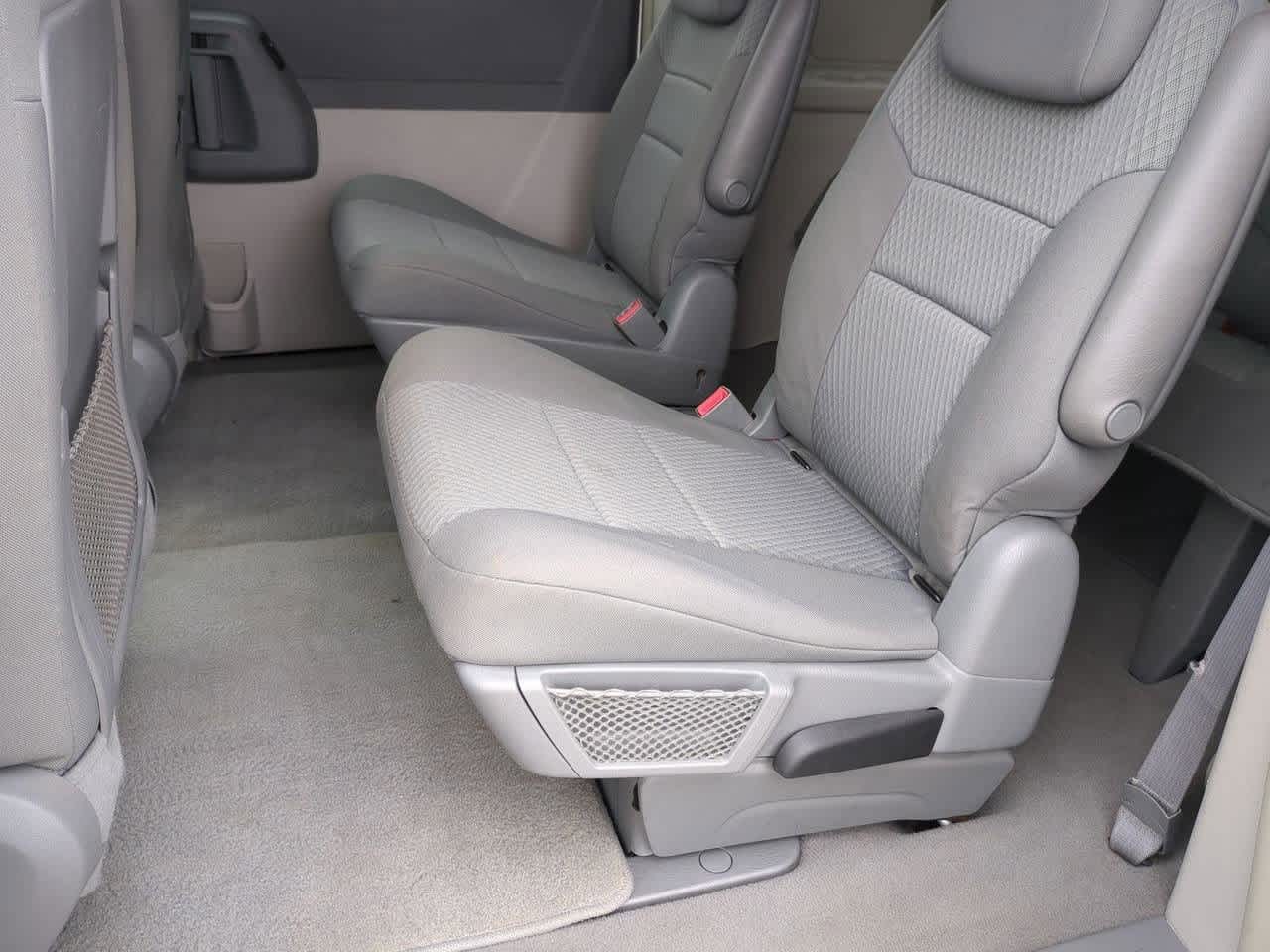 Thumbnail: 2009 Chrysler Town & Country - 18