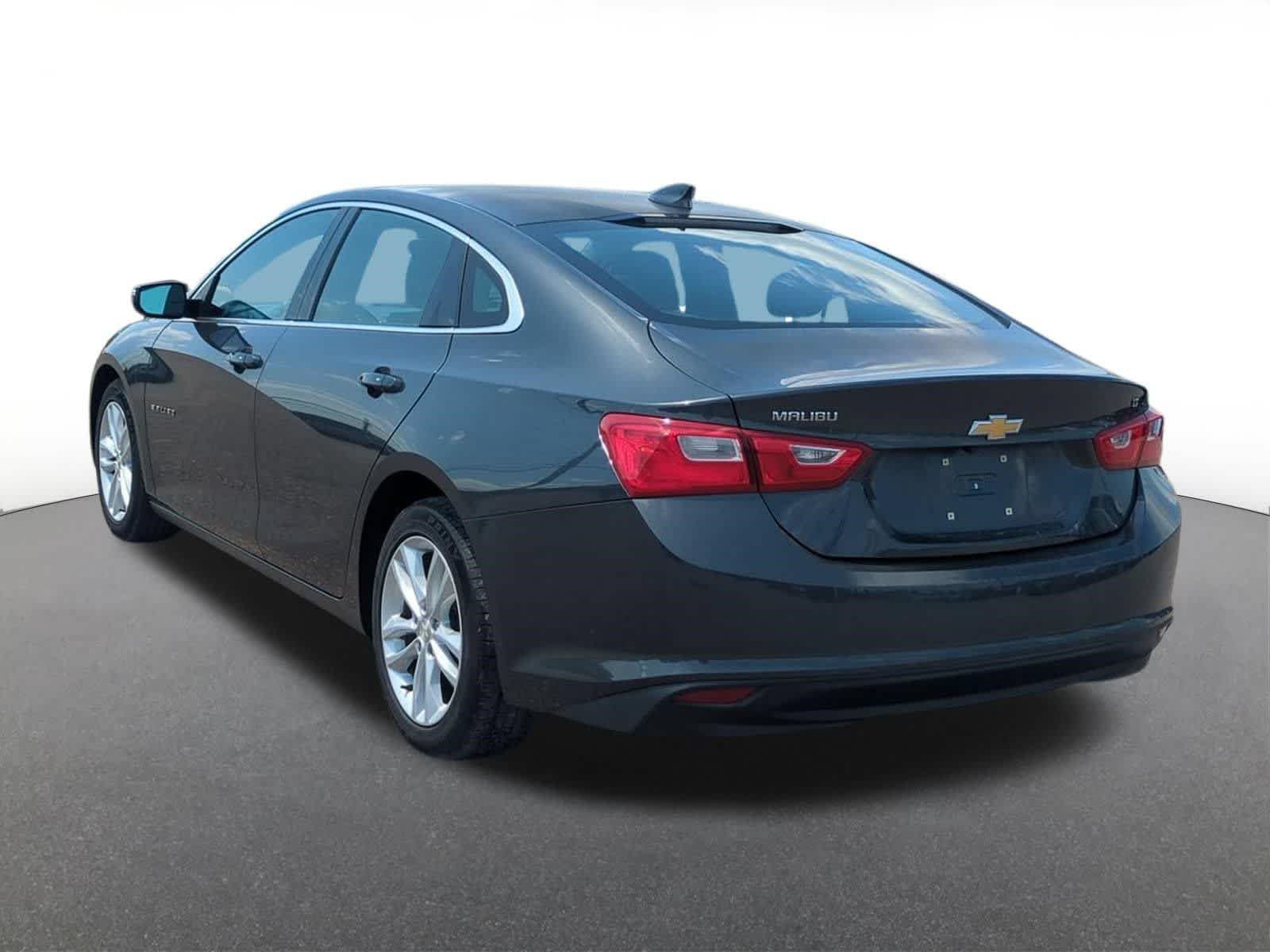 Thumbnail: 2017 Chevrolet Malibu - 4