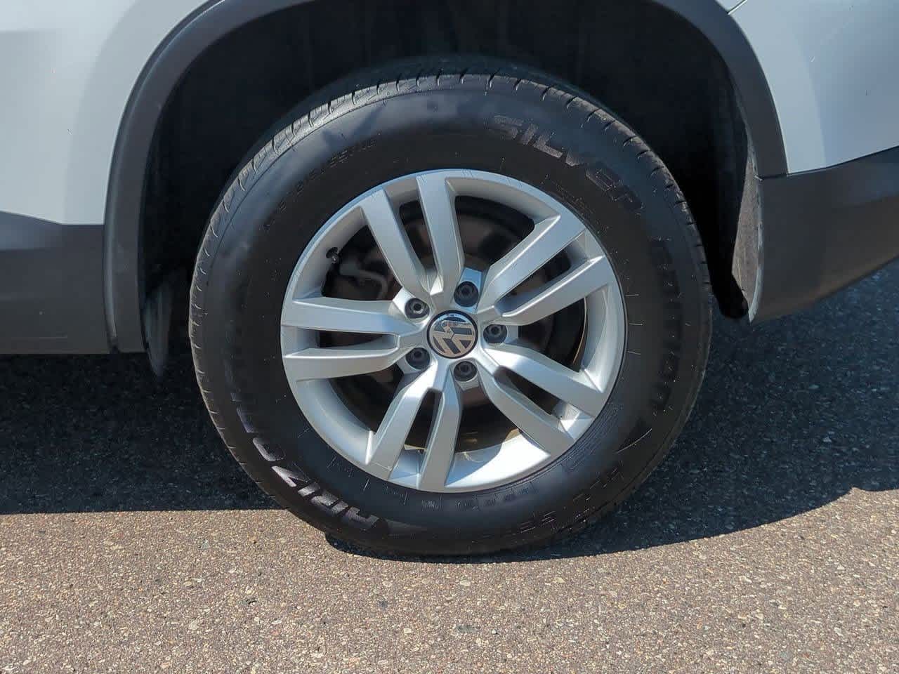Thumbnail: 2016 Volkswagen Tiguan - 12