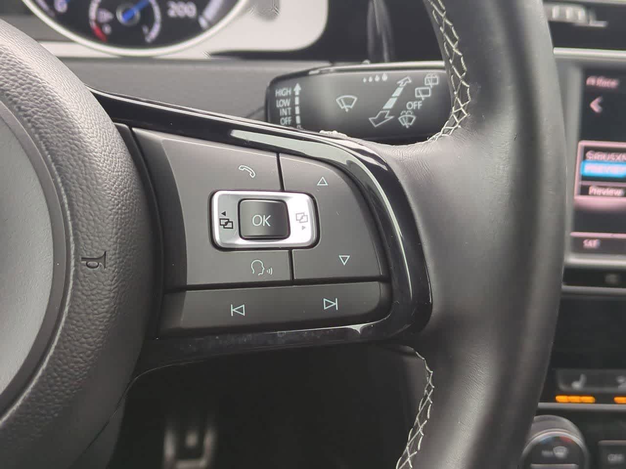 Thumbnail: 2017 Volkswagen Golf - 23