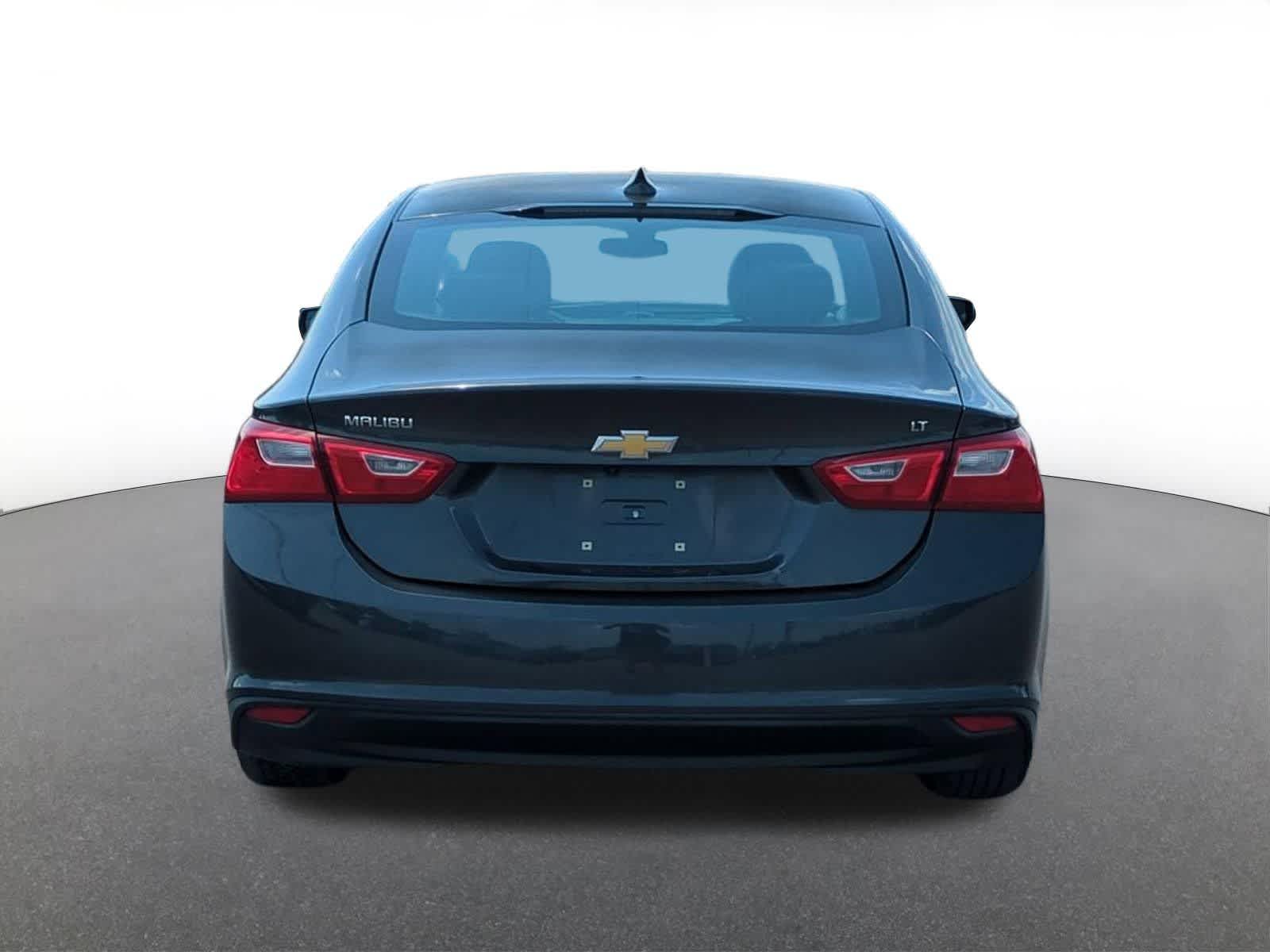 Thumbnail: 2017 Chevrolet Malibu - 5