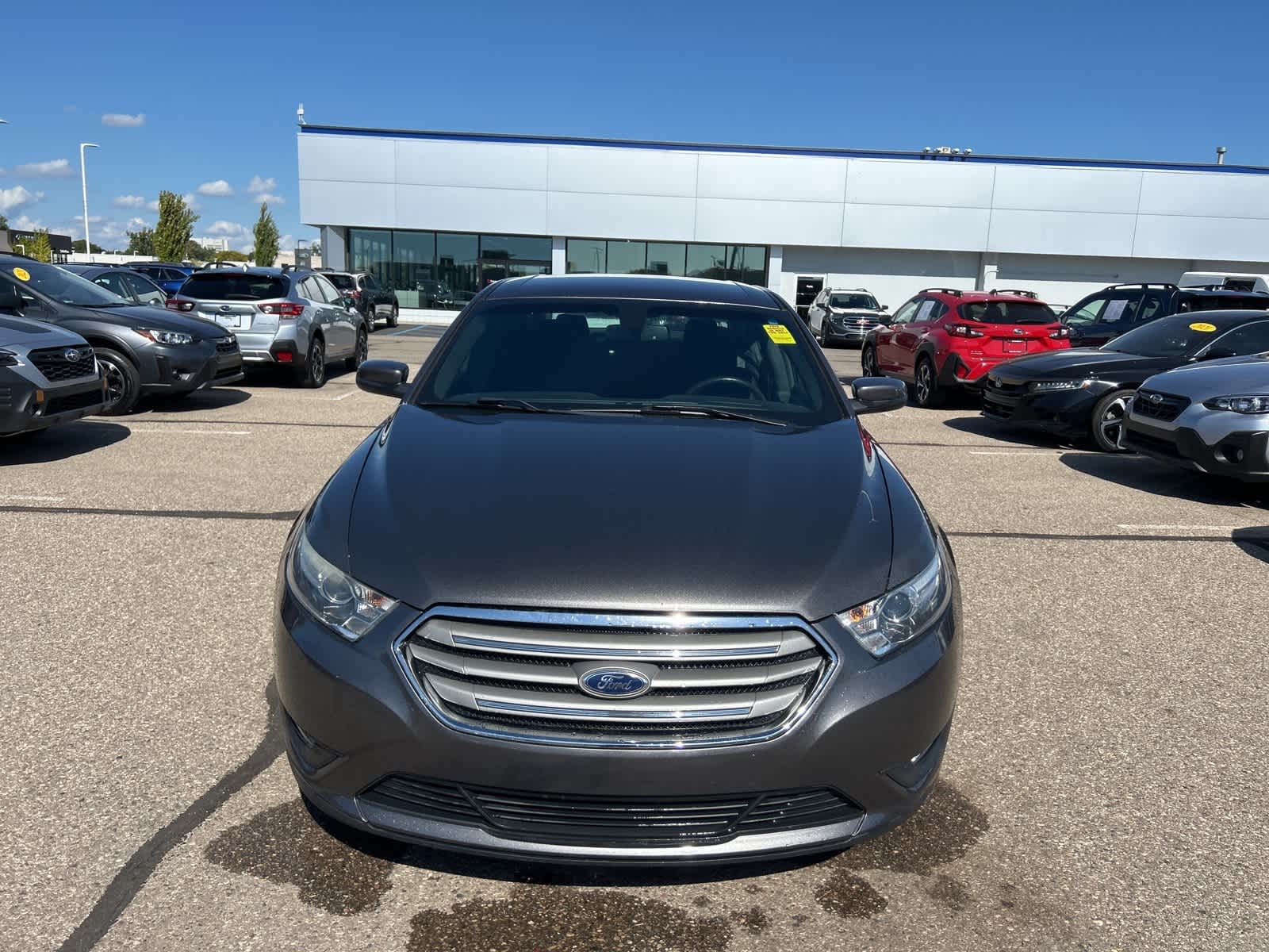 2013 Ford Taurus SEL photo 2
