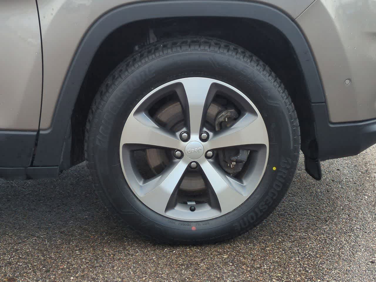 Thumbnail: 2021 Jeep Cherokee - 13