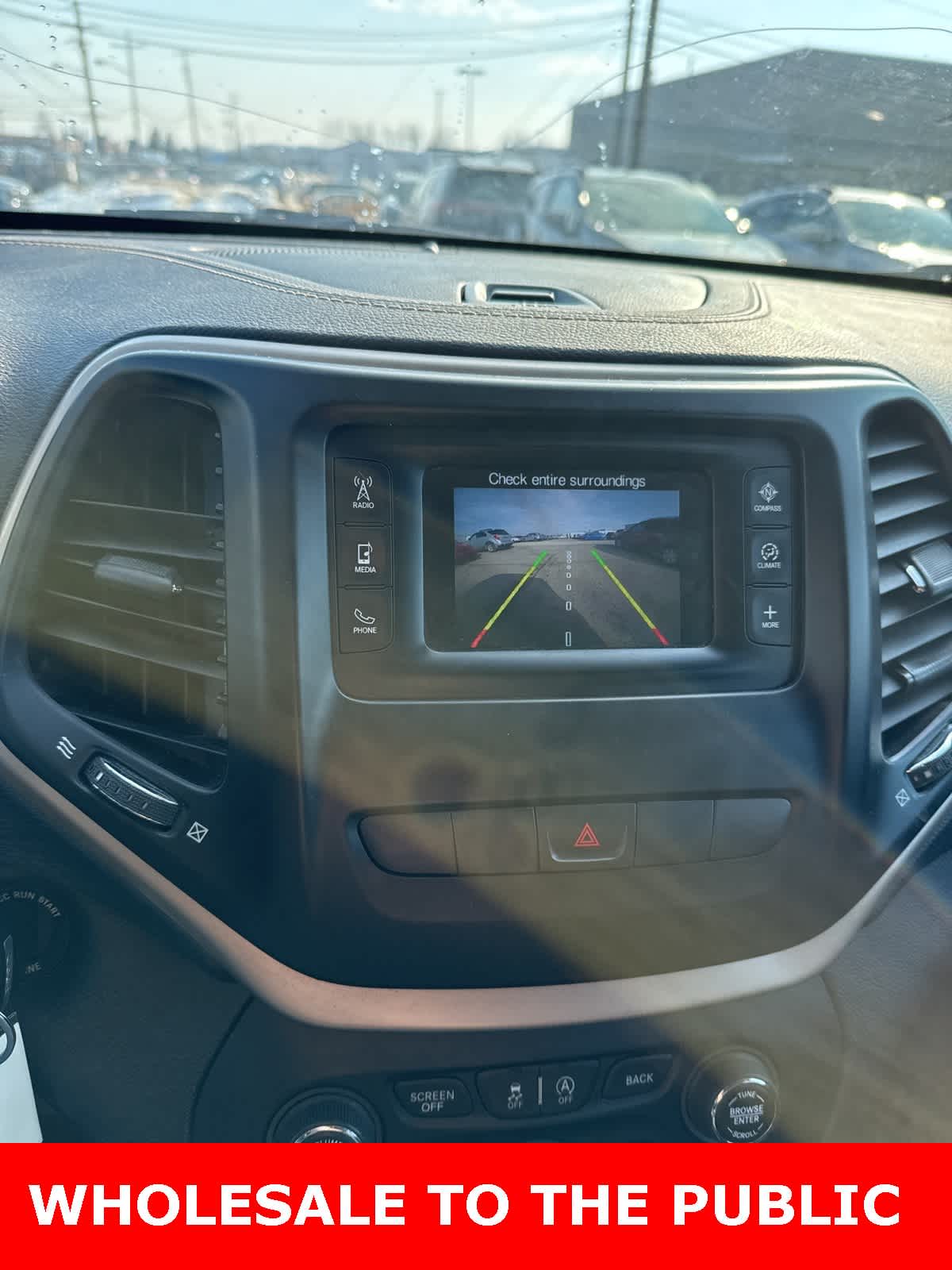 Thumbnail: 2015 Jeep Cherokee - 19