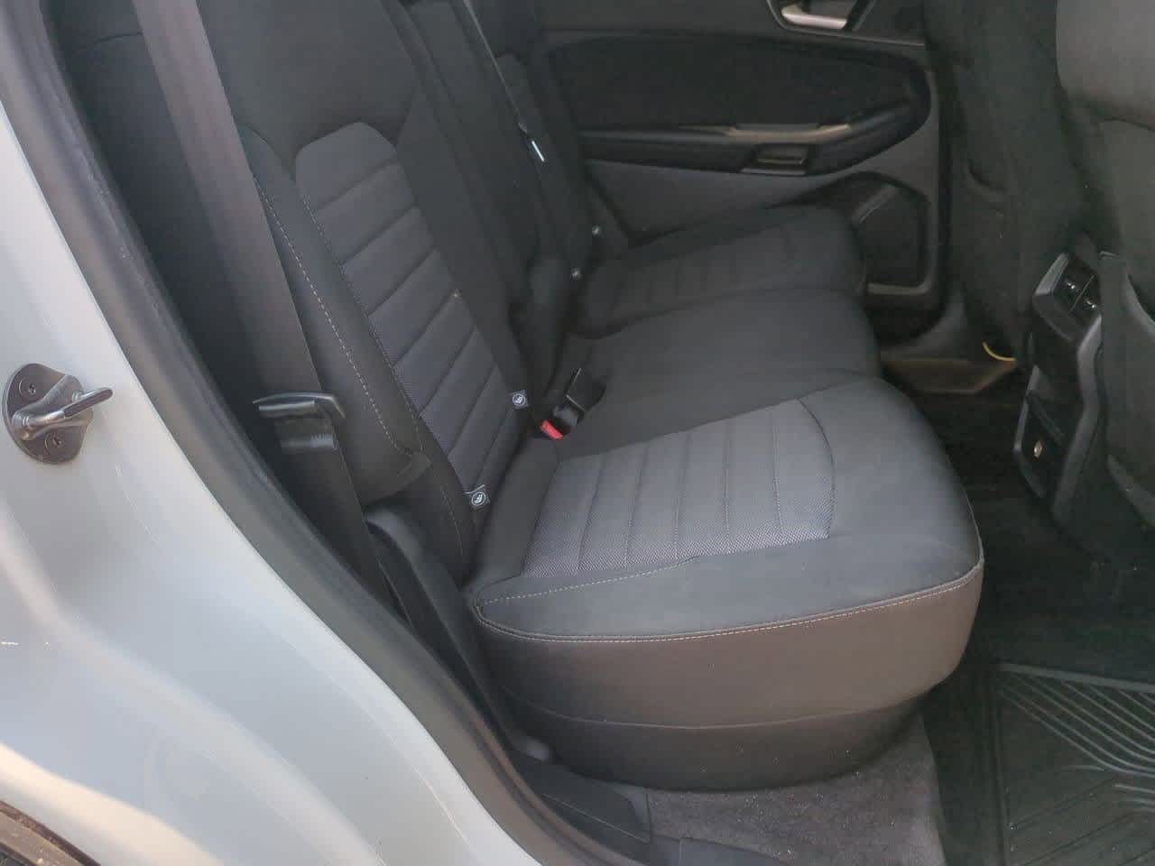 Thumbnail: 2016 Ford Edge - 18