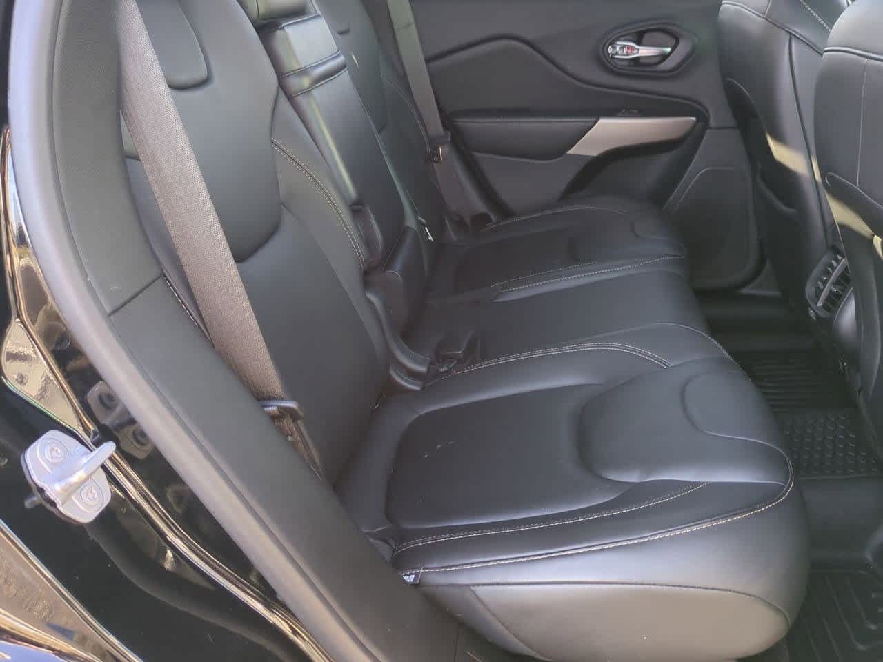 Thumbnail: 2017 Jeep Cherokee - 20