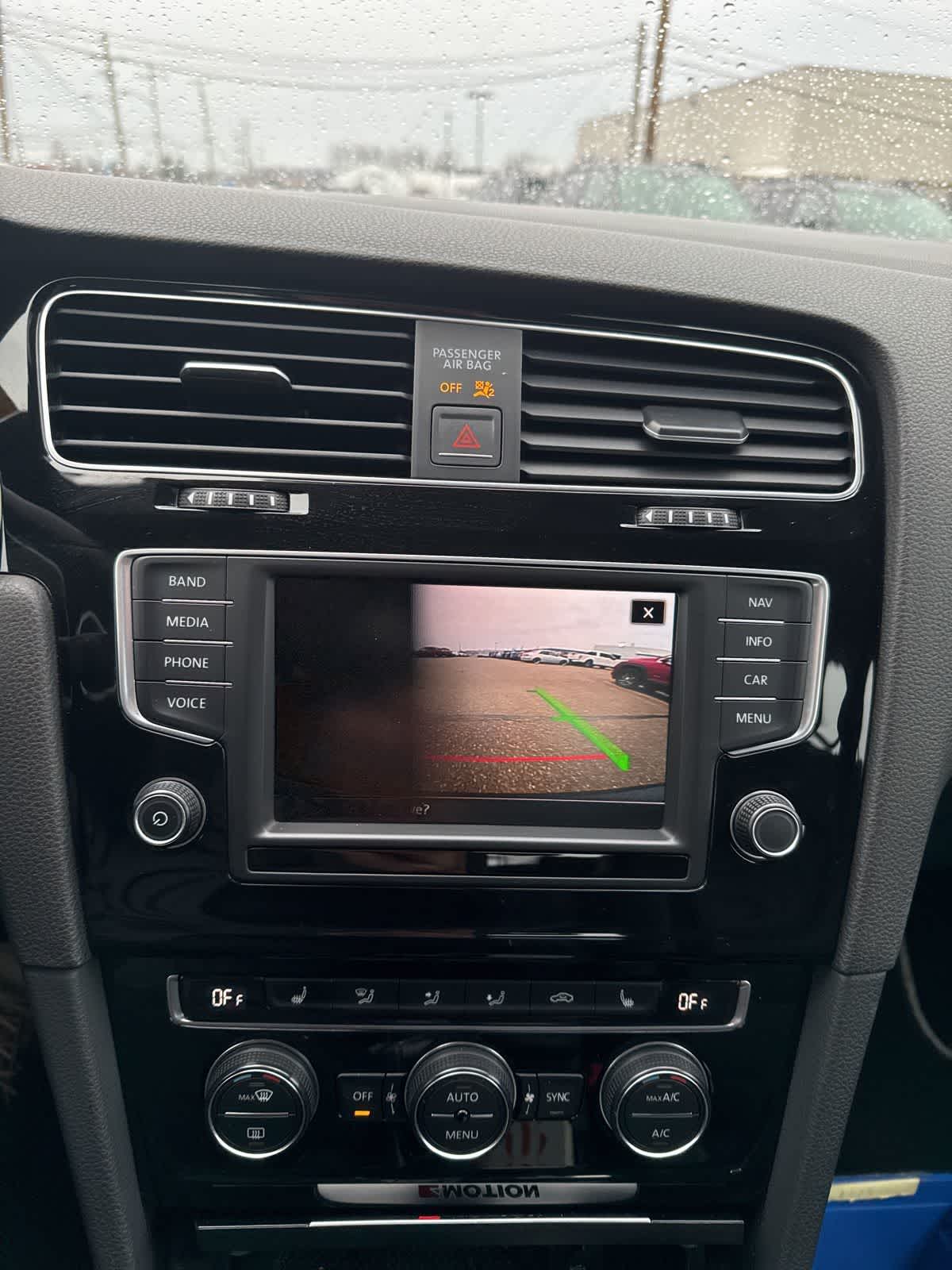 Thumbnail: 2017 Volkswagen Golf - 20