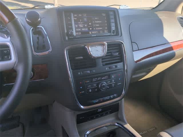 2014 Chrysler Town & Country  22