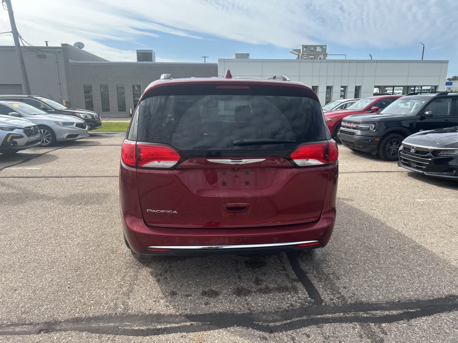 Thumbnail: 2017 Chrysler Pacifica - 6