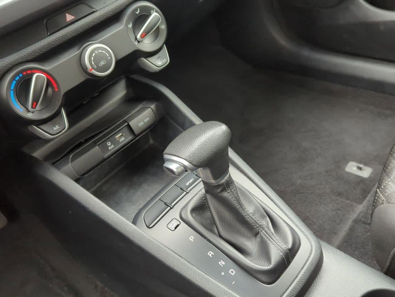 Thumbnail: 2020 Kia Rio - 27