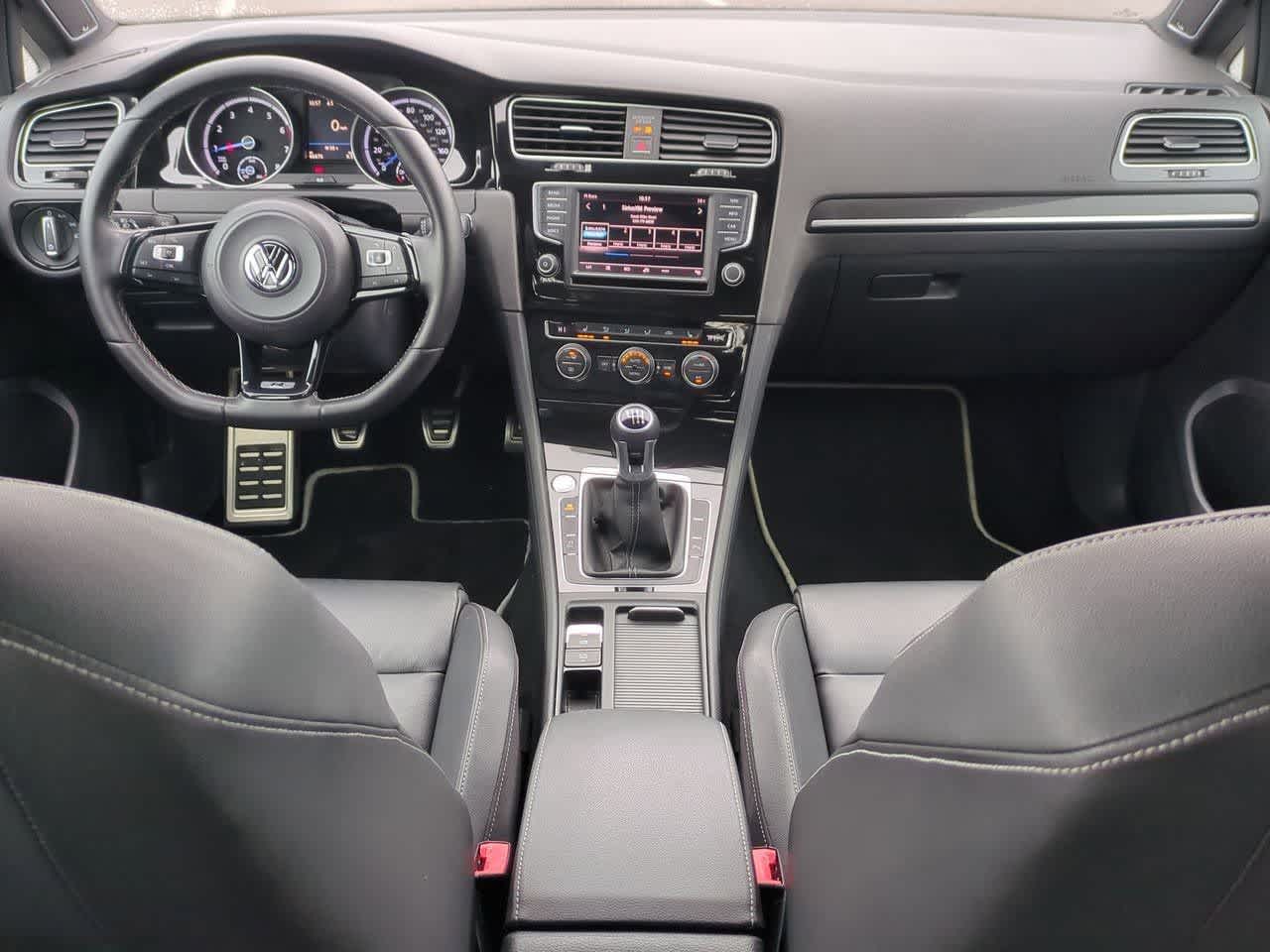 Thumbnail: 2017 Volkswagen Golf - 14