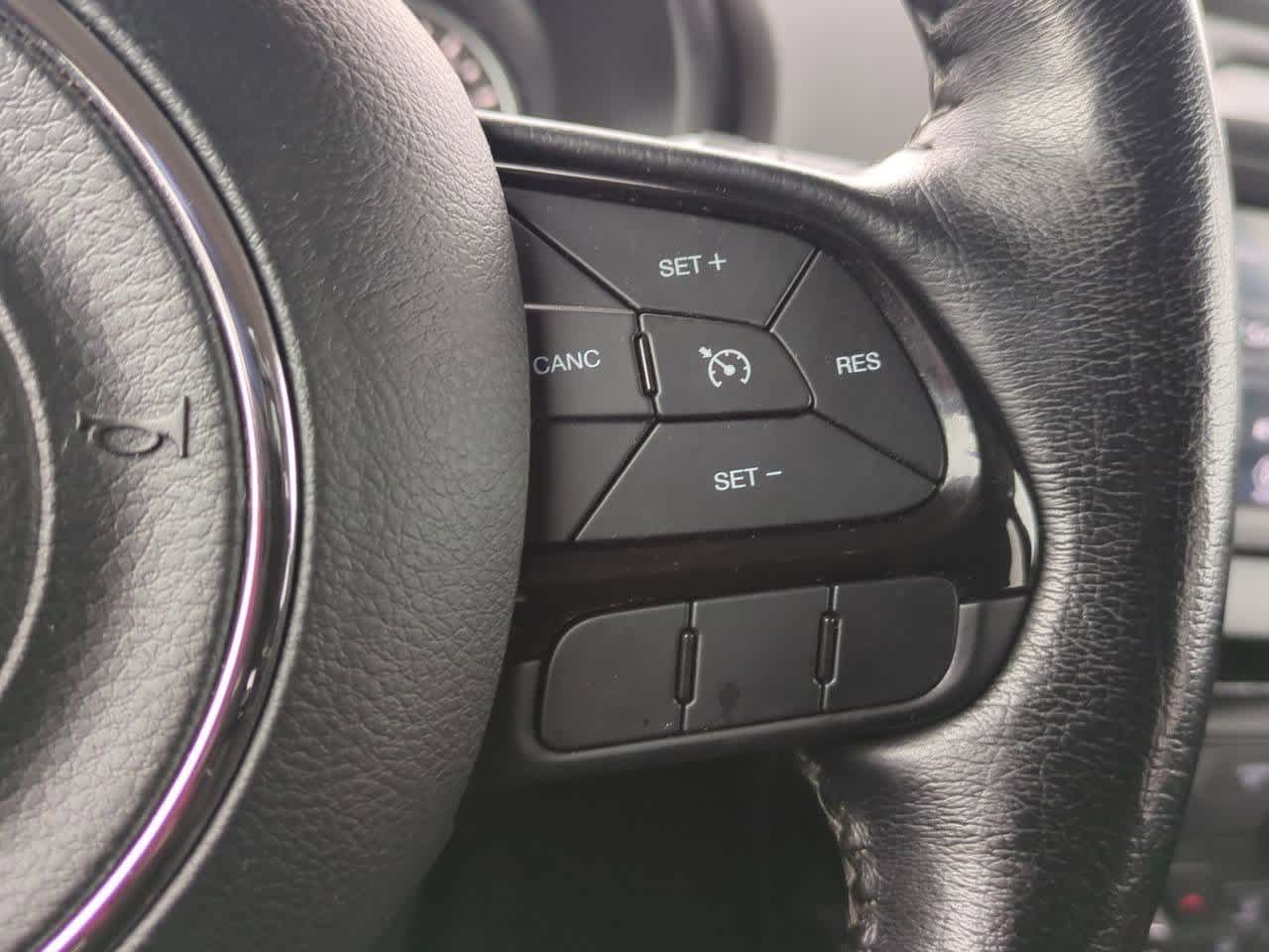 Thumbnail: 2018 Jeep Renegade - 23