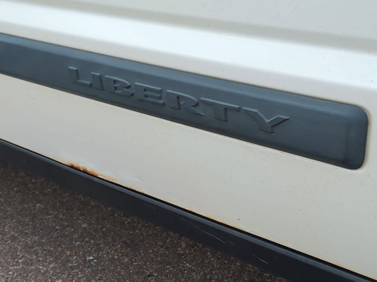 Thumbnail: 2008 Jeep Liberty - 12