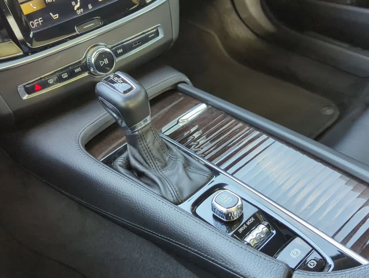 2018 Volvo S90 T5 Momentum 31