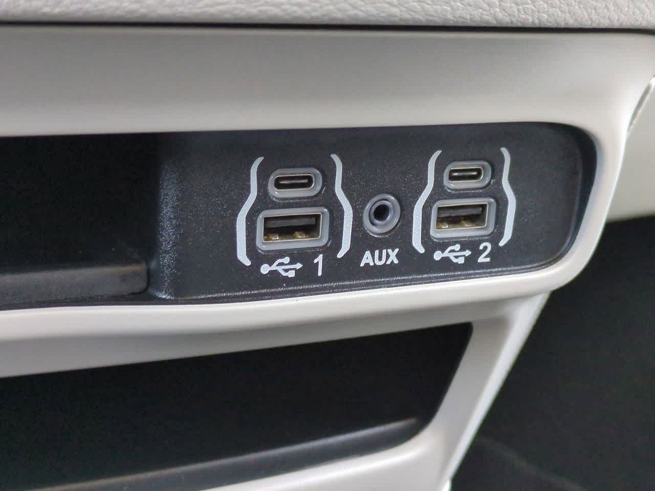 Thumbnail: 2024 Chrysler Pacifica - 22