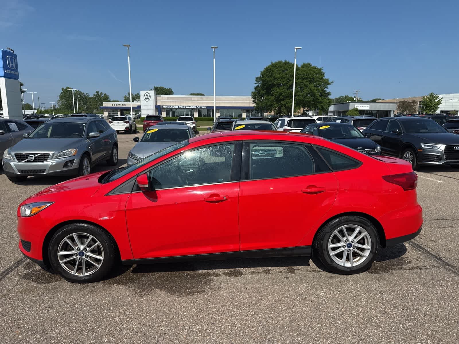 2017 Ford Focus SE 12
