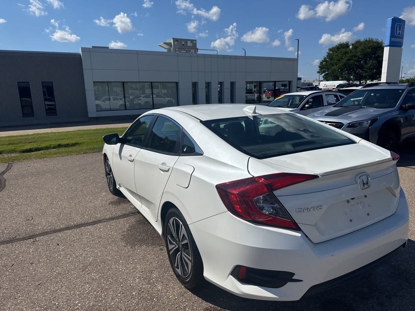 Thumbnail: 2017 Honda Civic - 9