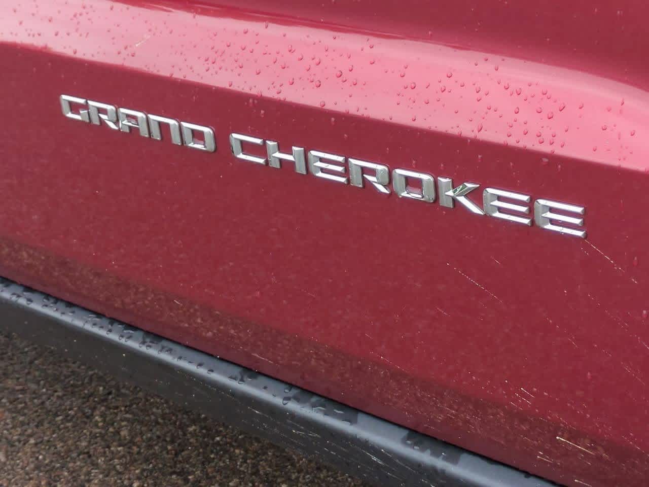 Thumbnail: 2015 Jeep Grand Cherokee - 12
