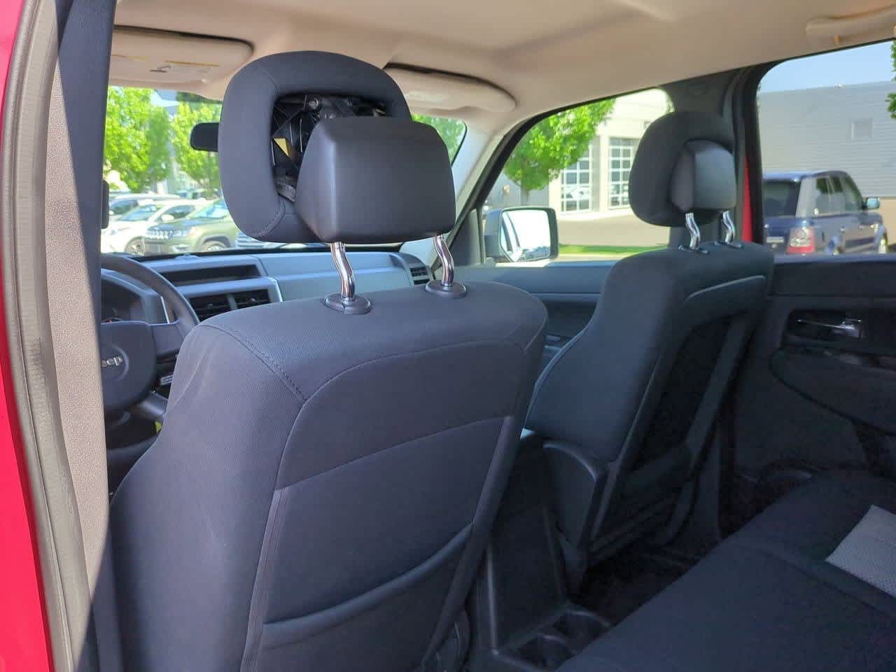 Thumbnail: 2010 Jeep Liberty - 17