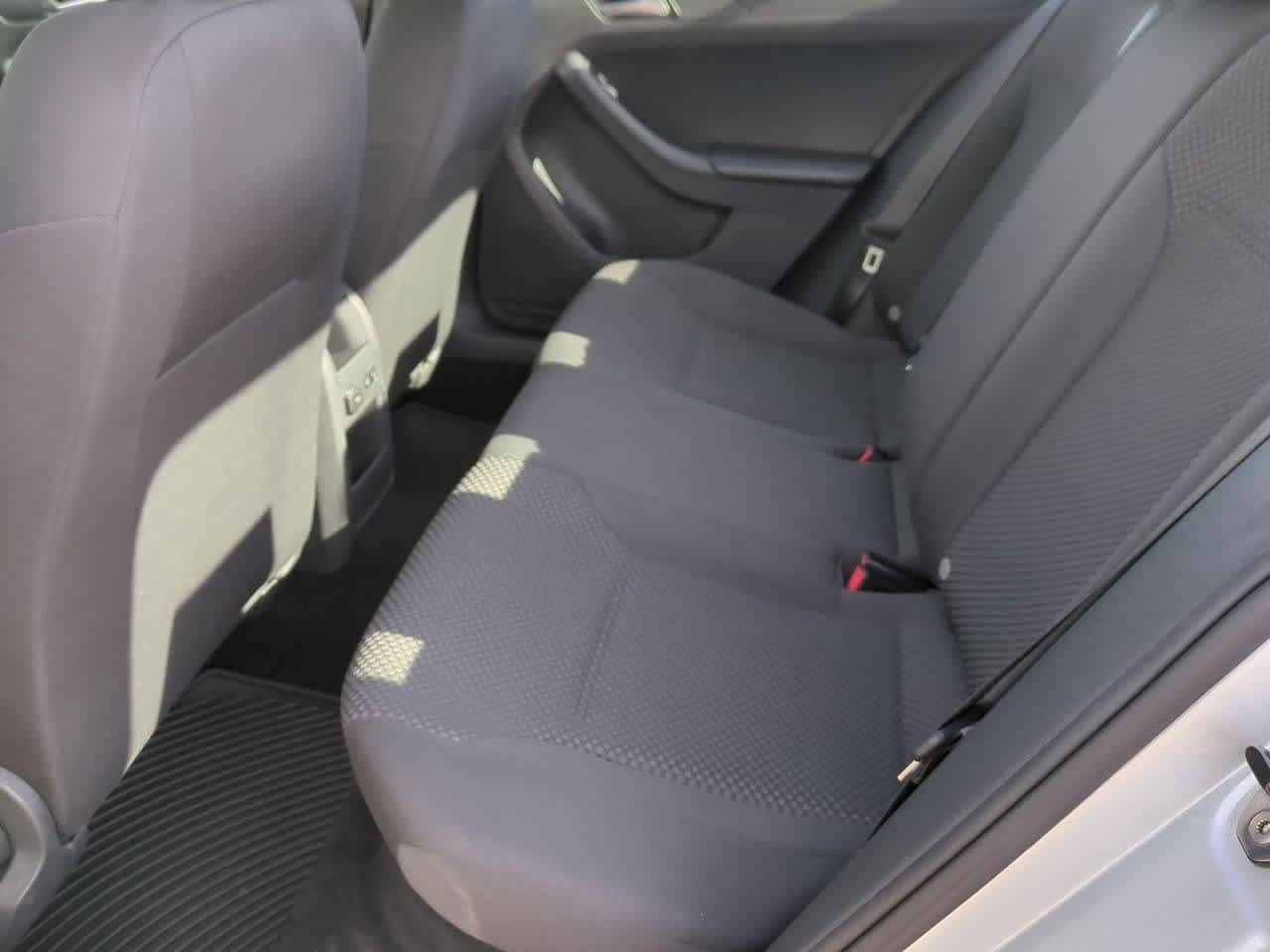 Thumbnail: 2014 Volkswagen Jetta - 18