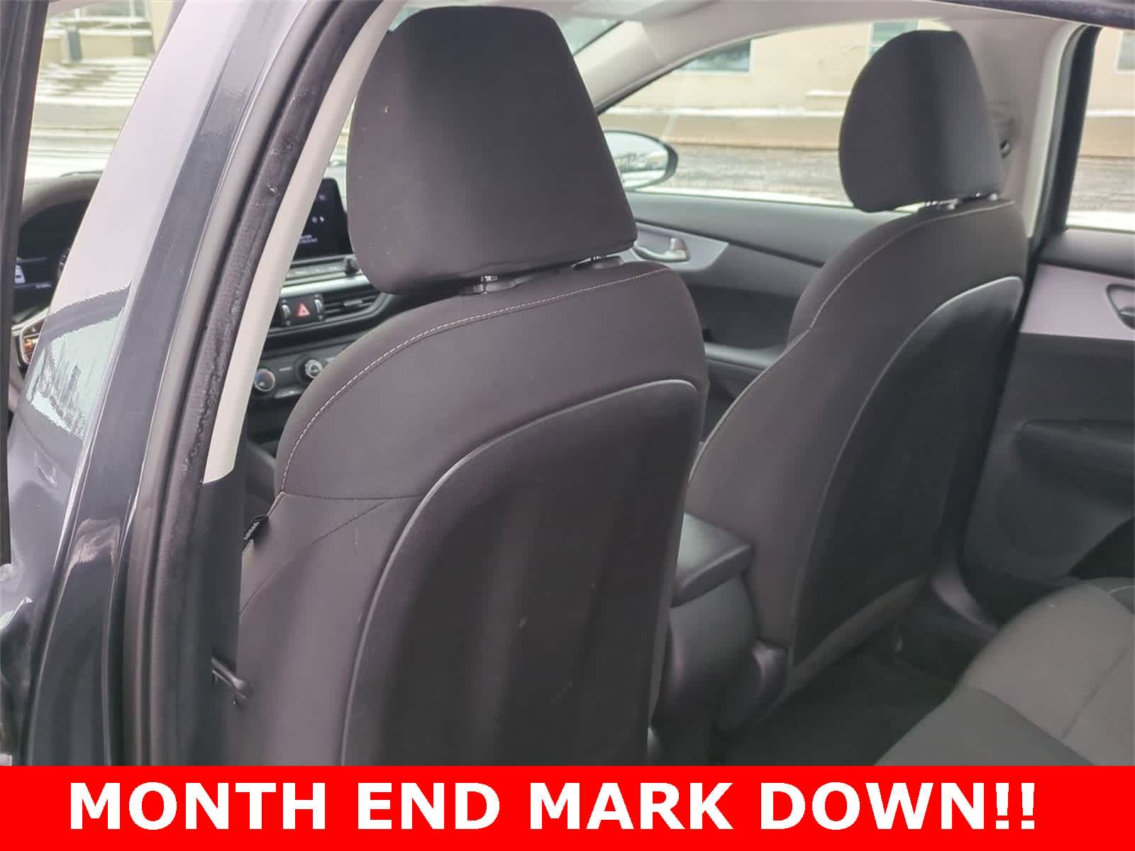 Thumbnail: 2022 Kia Forte - 16