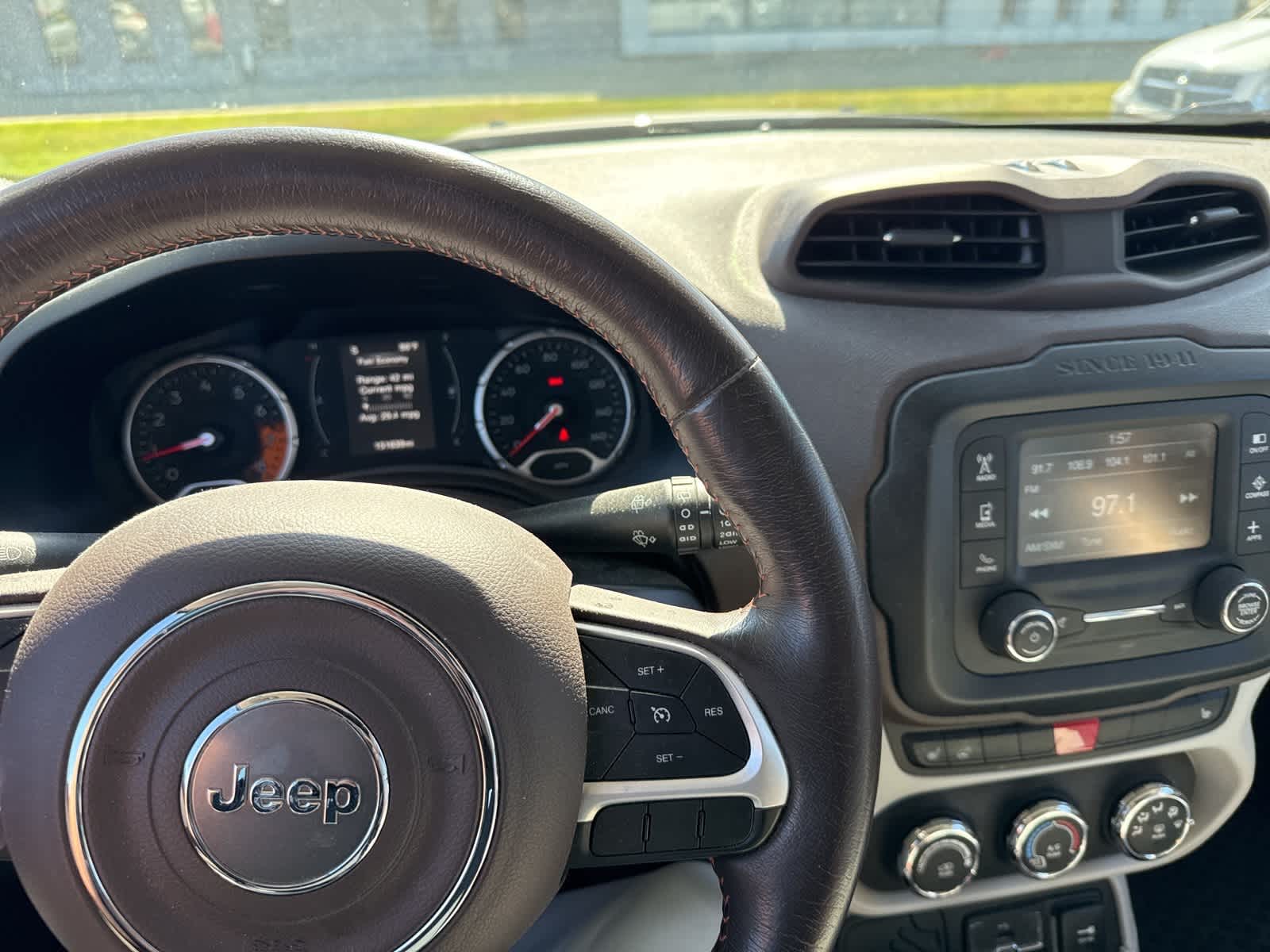 Thumbnail: 2016 Jeep Renegade - 19