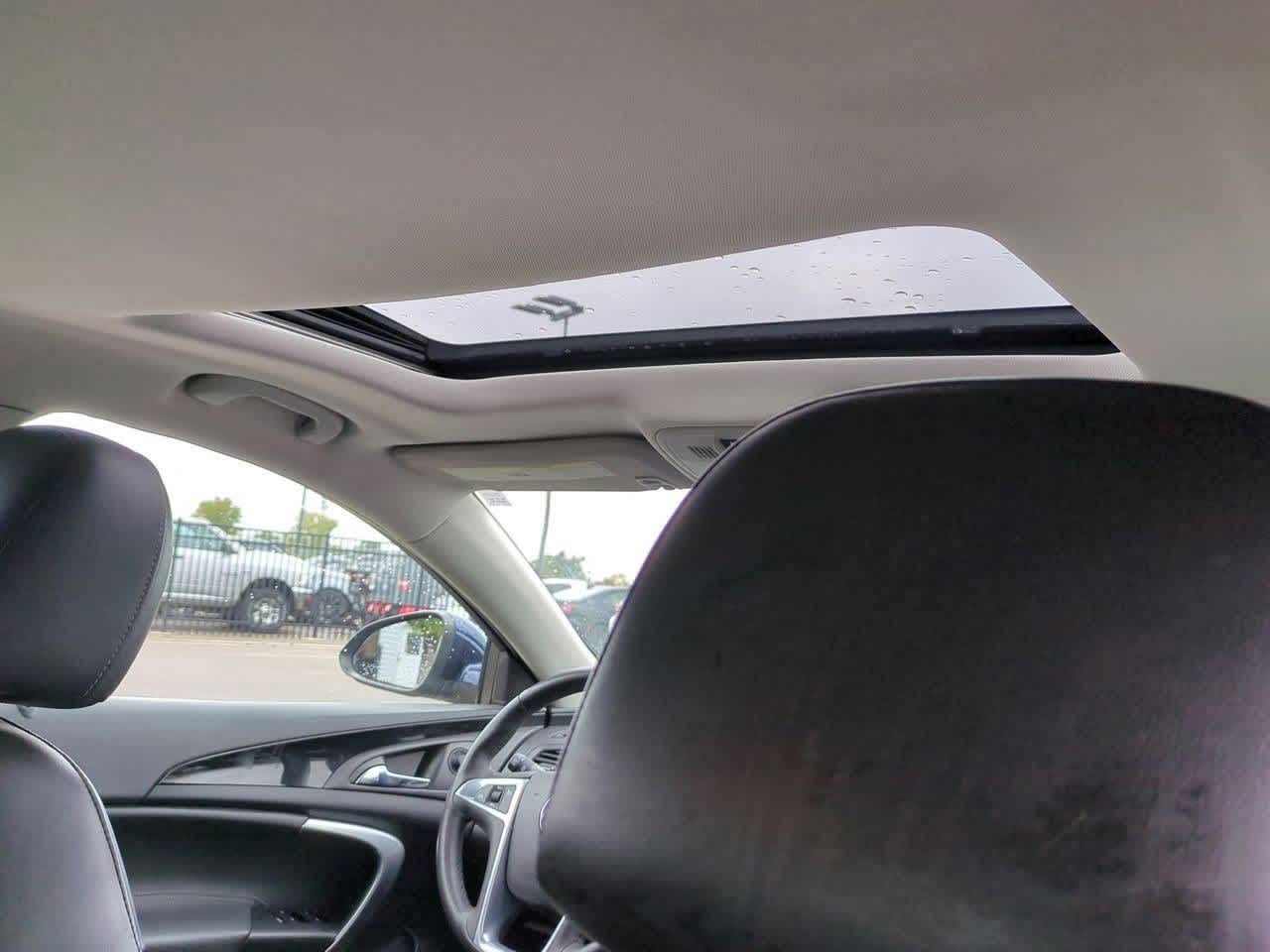 Thumbnail: 2011 Buick Regal - 21