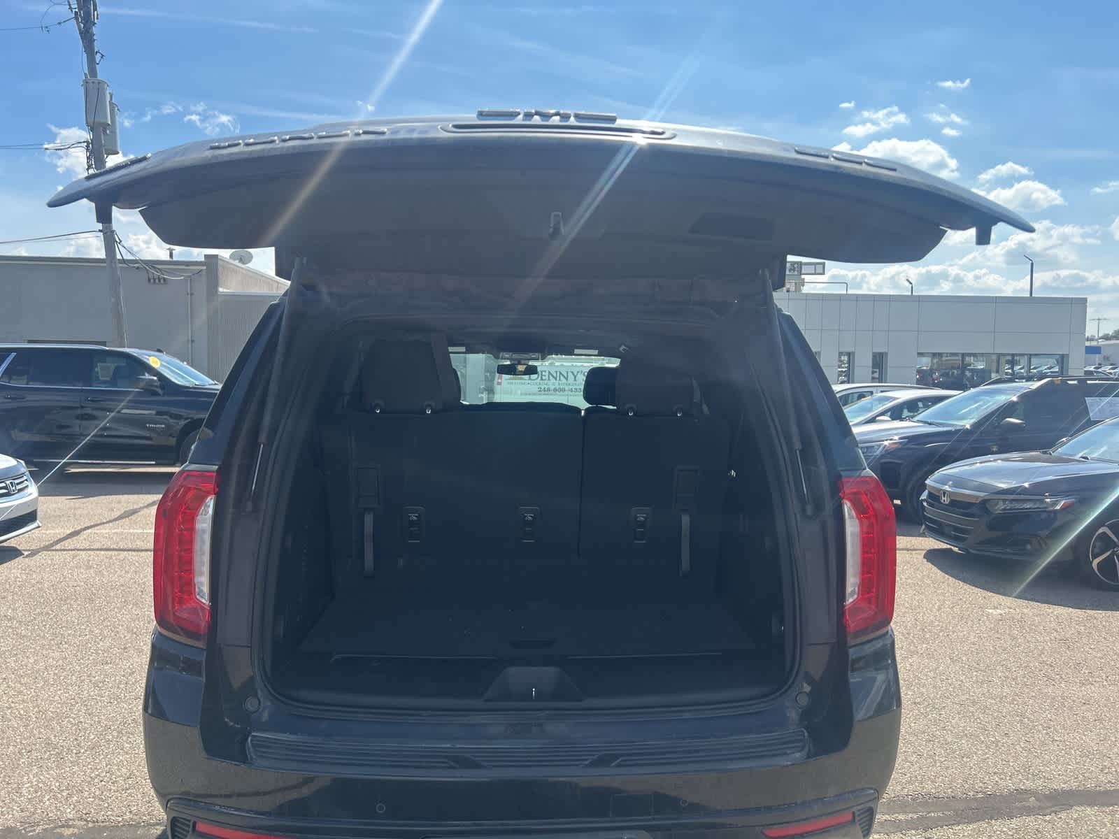 Thumbnail: 2021 GMC Yukon - 16