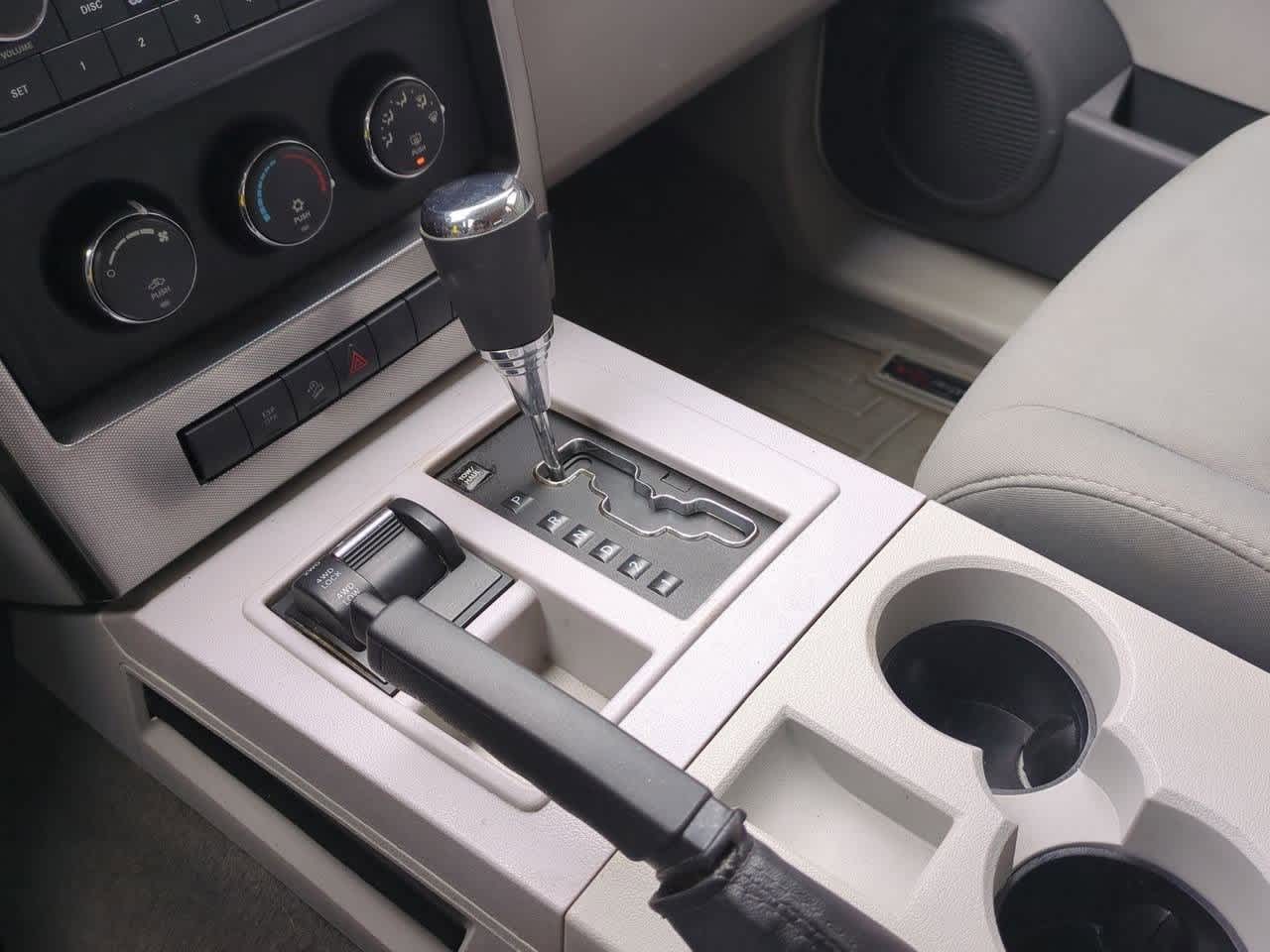 Thumbnail: 2008 Jeep Liberty - 28