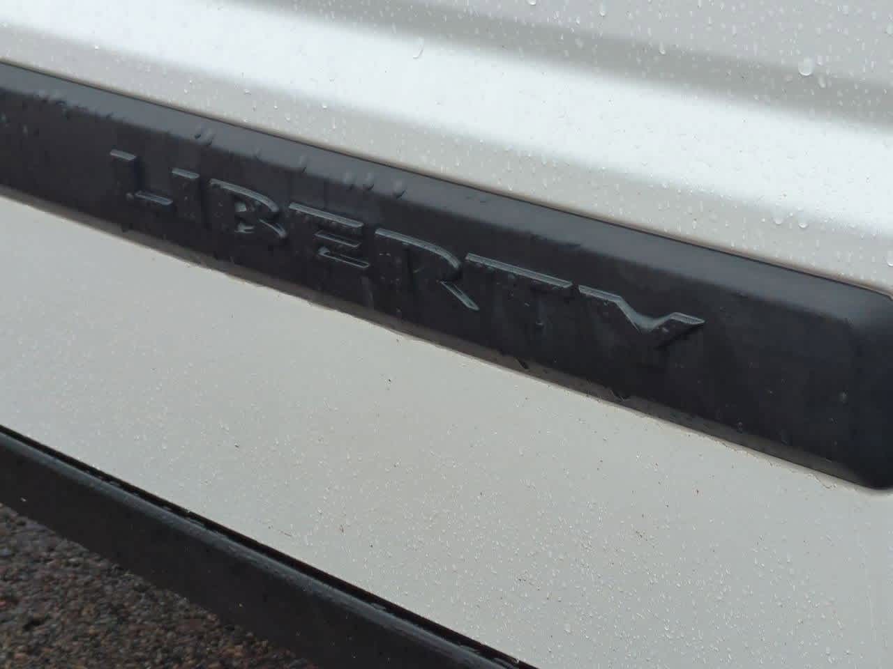 Thumbnail: 2012 Jeep Liberty - 12