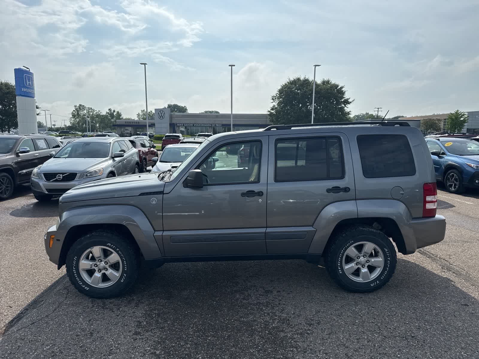 Thumbnail: 2012 Jeep Liberty - 12