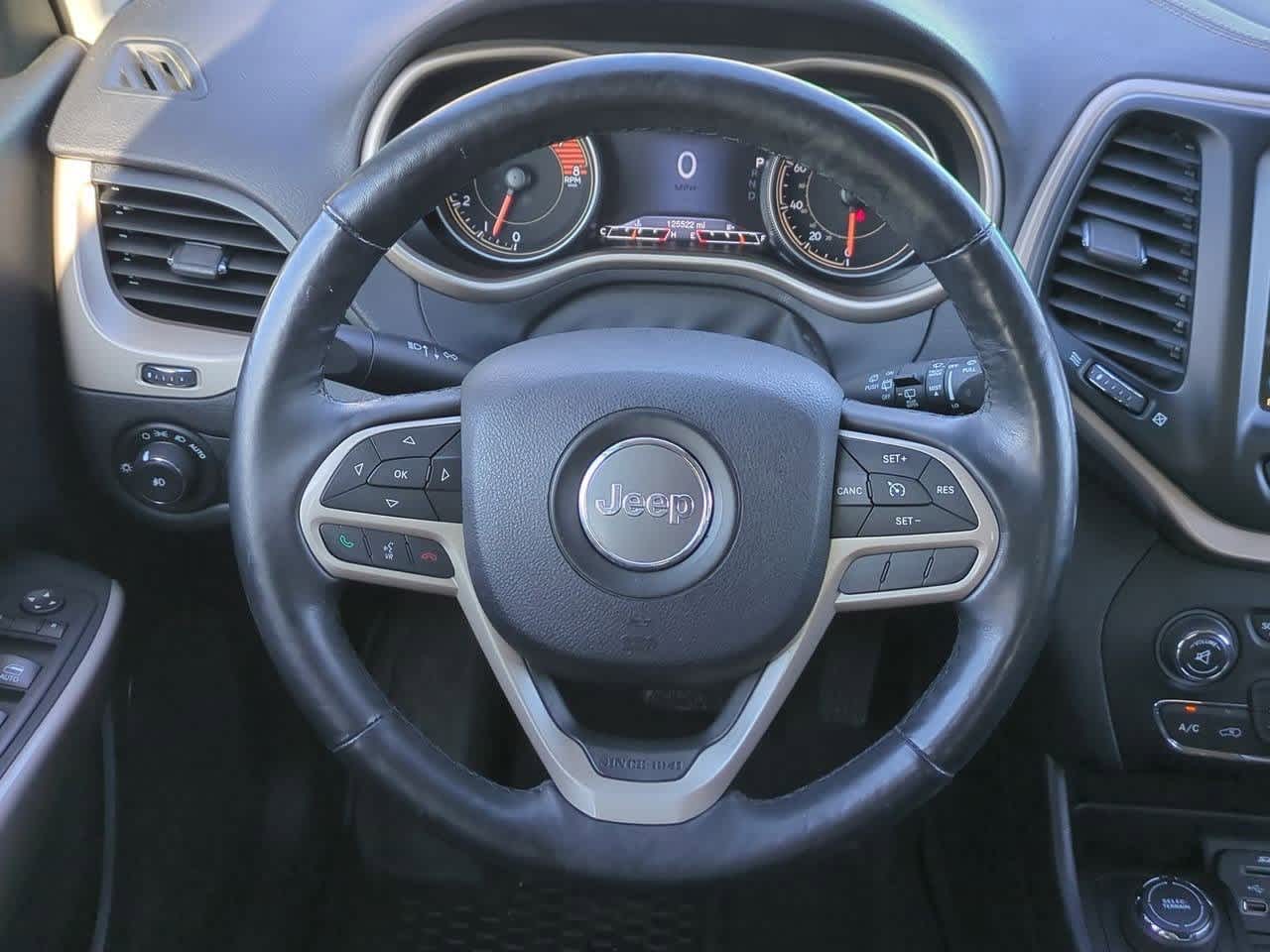 Thumbnail: 2017 Jeep Cherokee - 23