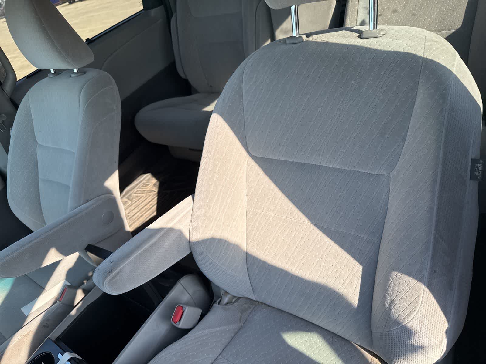 Thumbnail: 2017 Toyota Sienna - 15