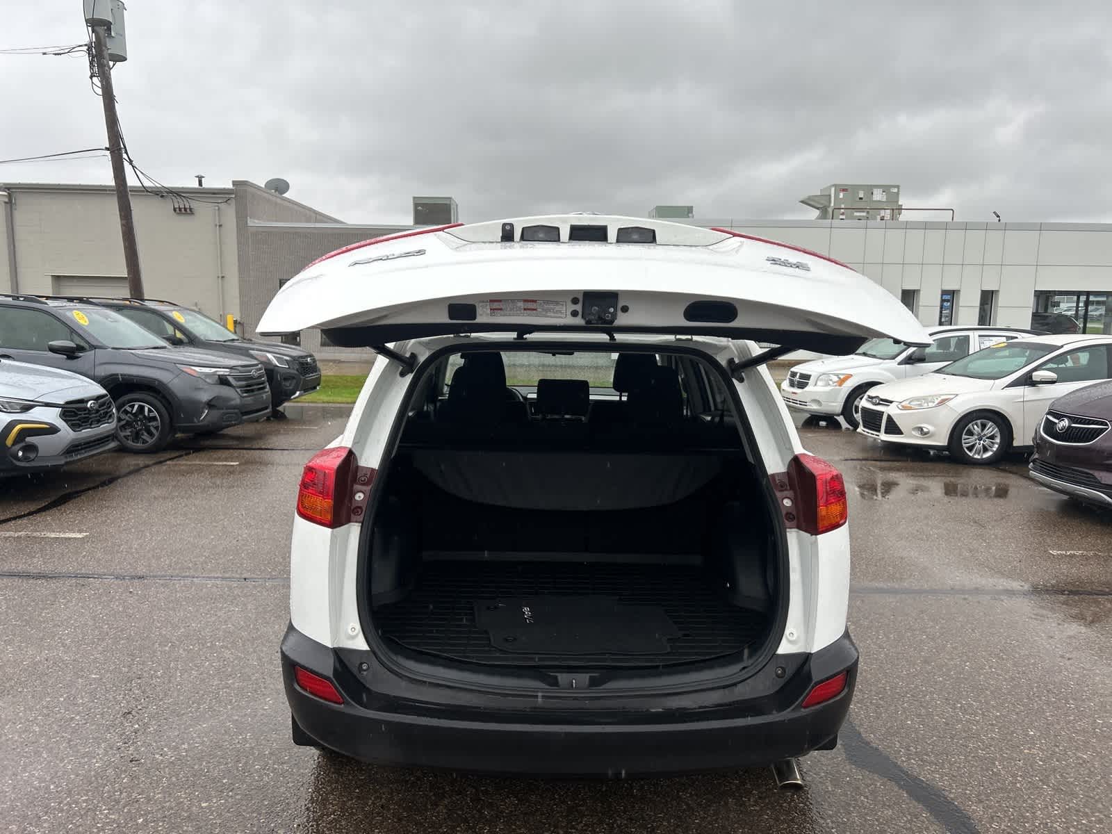 Thumbnail: 2015 Toyota RAV4 - 16