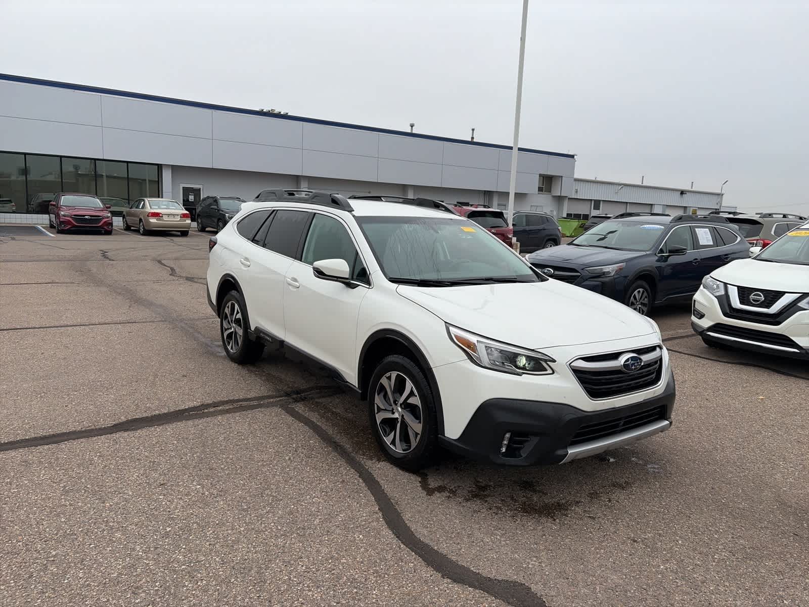 2020 Subaru Outback Limited photo 3